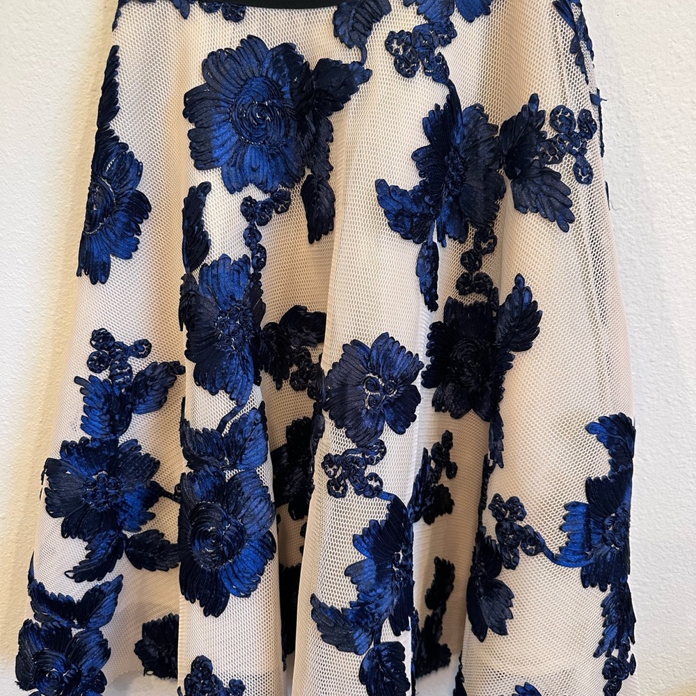 Elegant Blue Floral Skirt size M